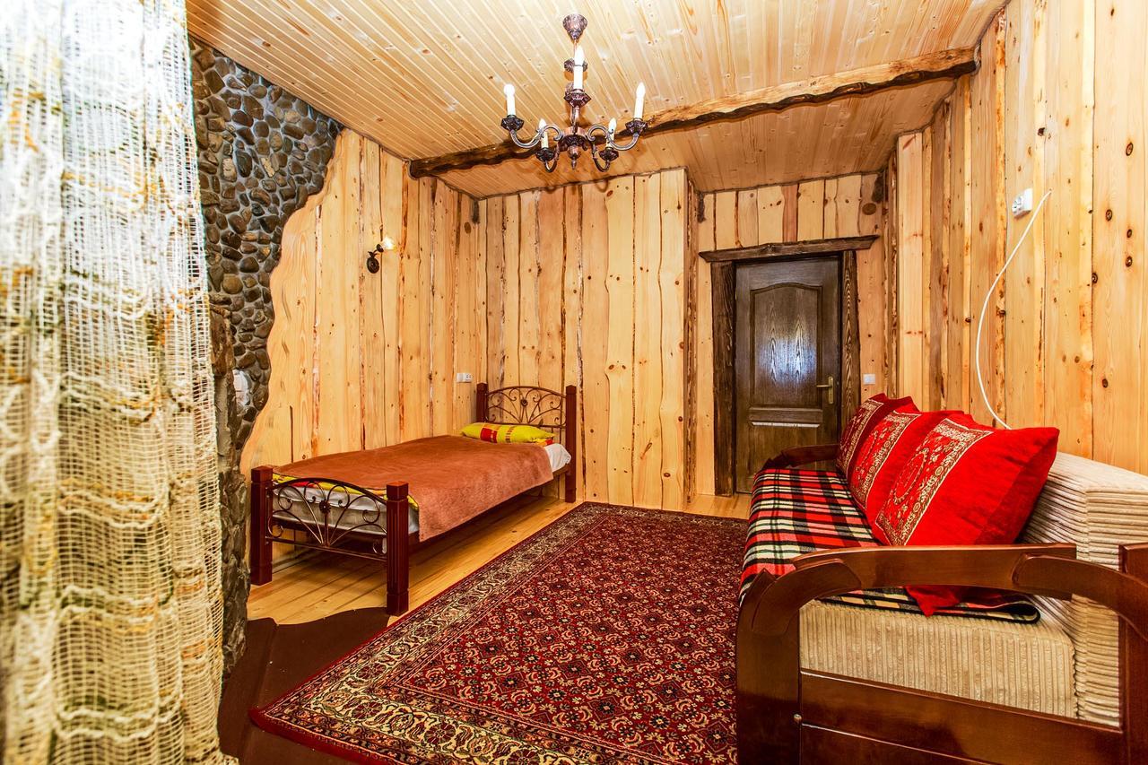 Gutsulska Rodzynka Inn Yaremche